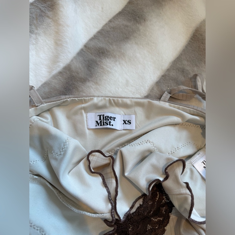 Tiger Mist Cream and Brown Lace Tank Top - Picture 3 of 3